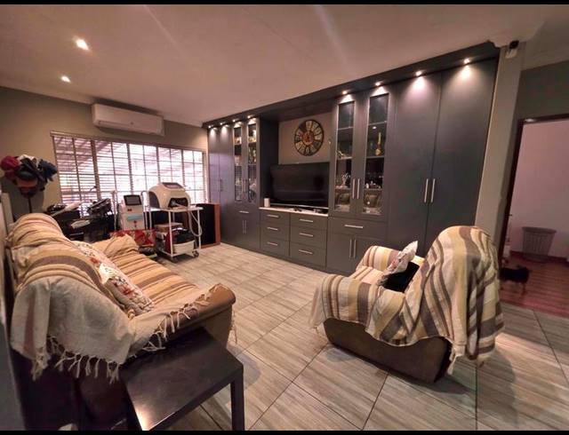 4 BEDROOM HOUSE FOR SALE IN BOKSBURG NORTH